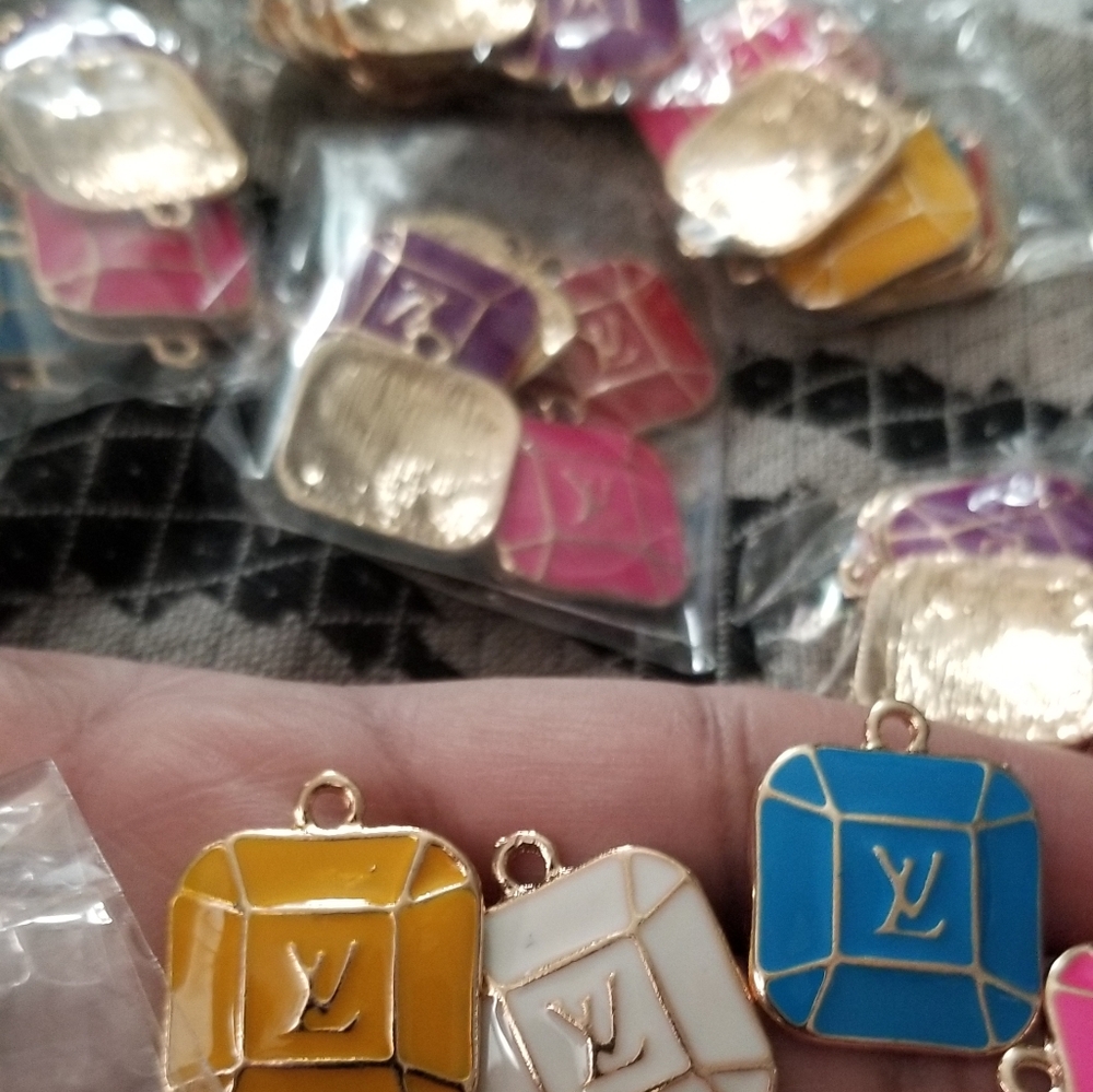 charms - Picture 2 of 3